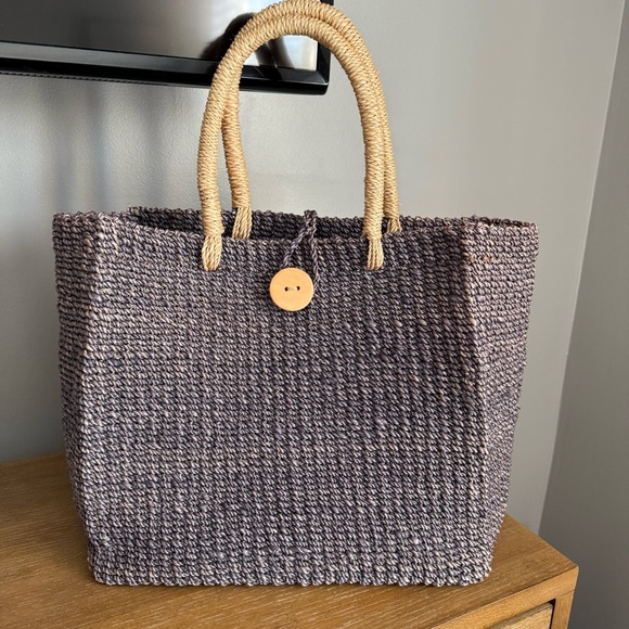 Straw Basket Weave Beach Tote Bag Purse Wooden Button Detail - Picture 1 of 10